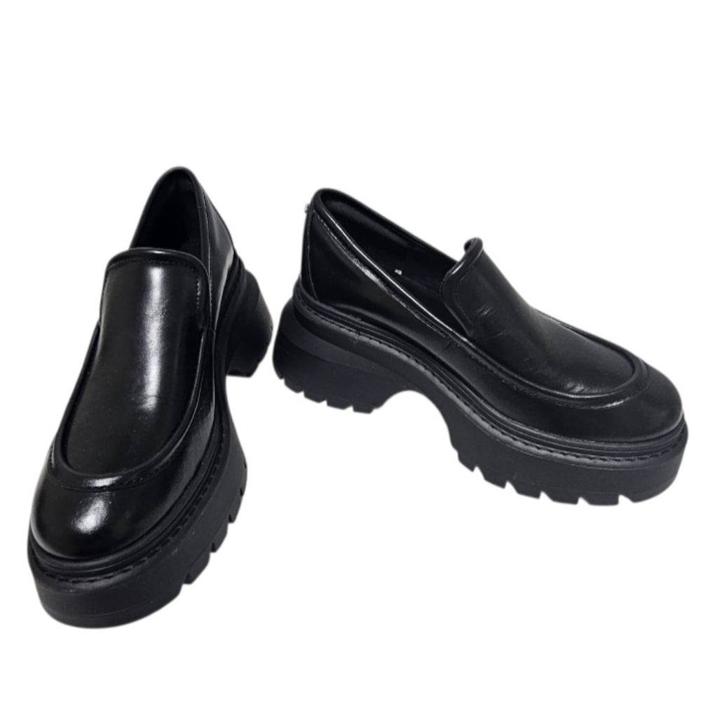 NWT. Michael Kors Women's Shiloh Platform Loafers. Size 6. Black. Leather.